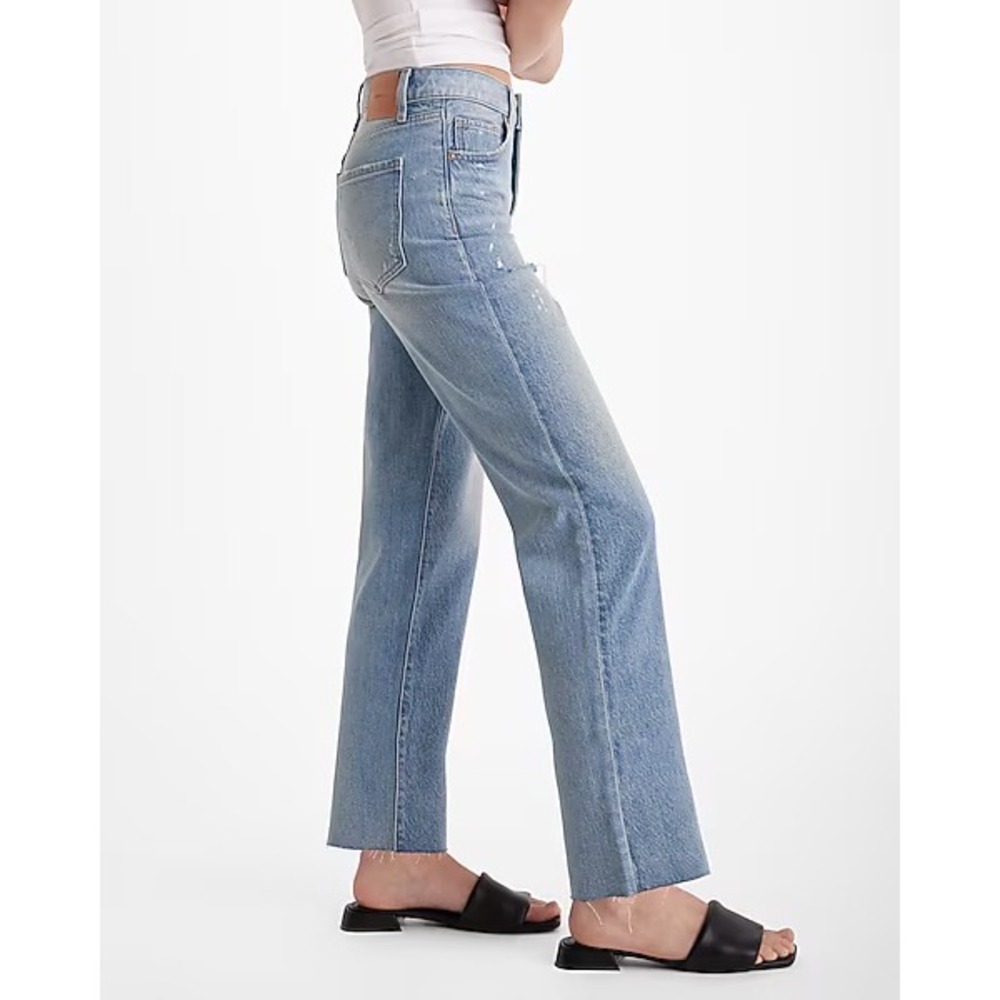 Express Straight Ankle High Rise Jeans Light Wash Distressed Raw Hem Size 8R hh